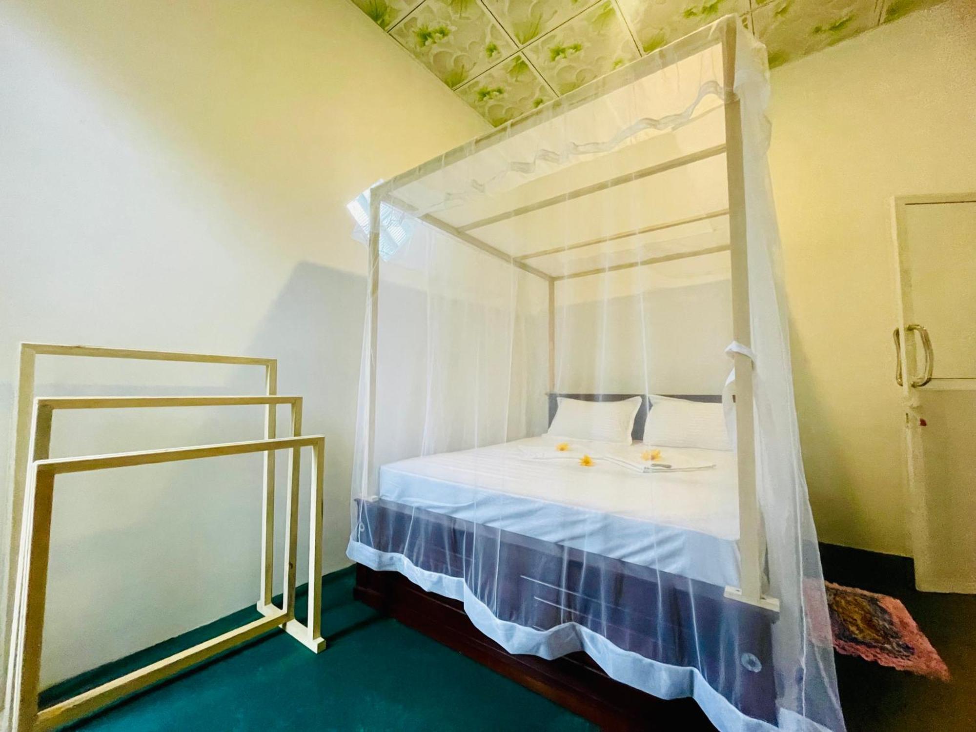 Отель White Hill House Hiriketiya Диквелла Экстерьер фото